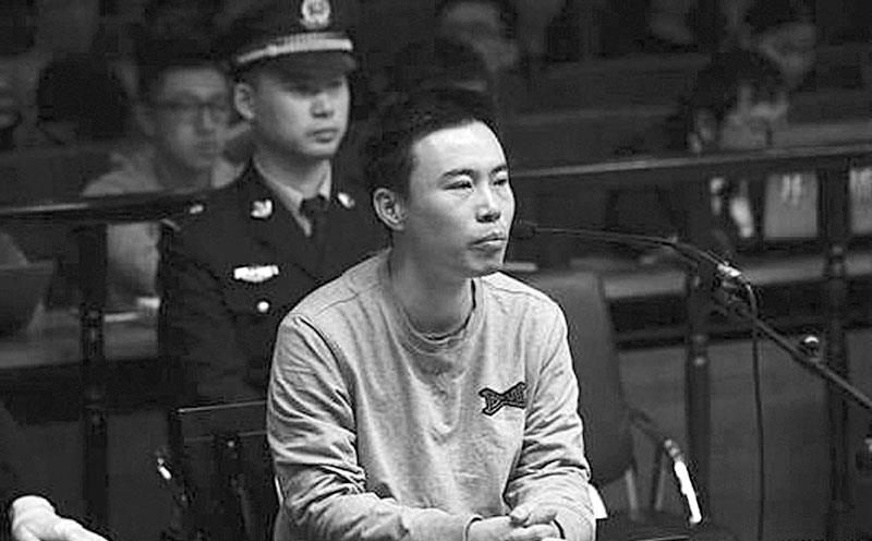 王欣庭審現(xiàn)場(chǎng)照片